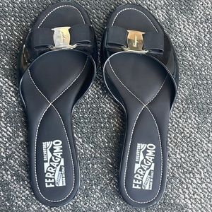 Salvatore Ferragamo Cirella Bow Jelly Black Sandals Flats size 7 worn once